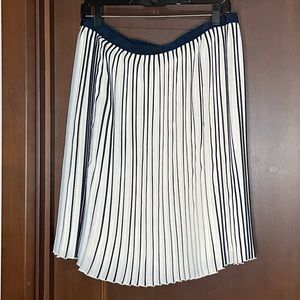 EUC J. Crew pleated skirt size 10